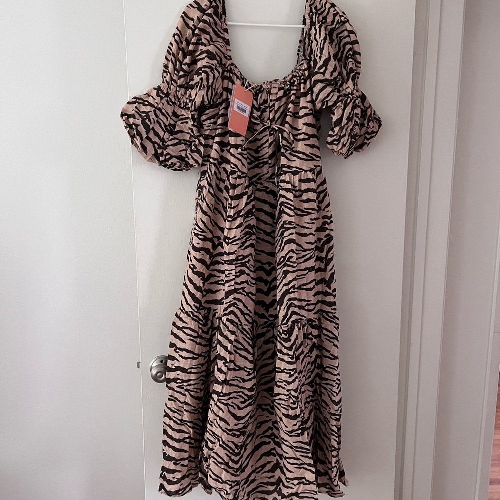 Lullaby Club Goldie Tiered Maxi Dress